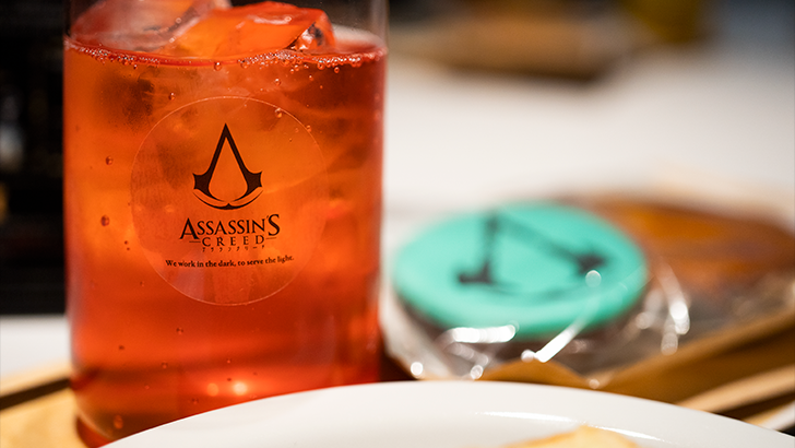 ハラジュクでアサシンクリードシャドウズカフェを体験してください