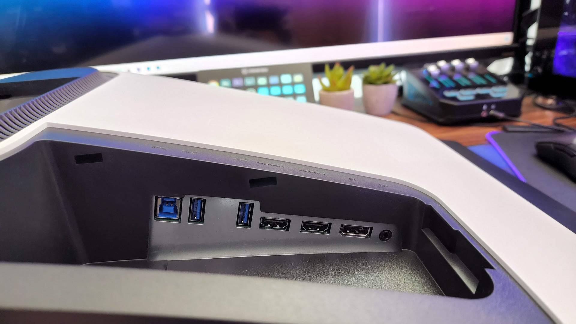 Alienware AW3423DW Image 3