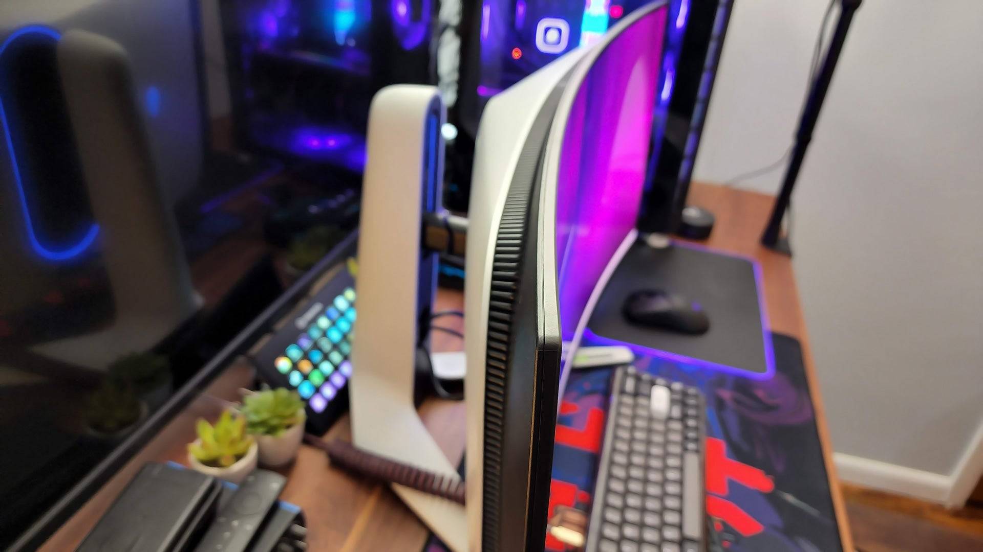 Alienware AW3423DW Image 5